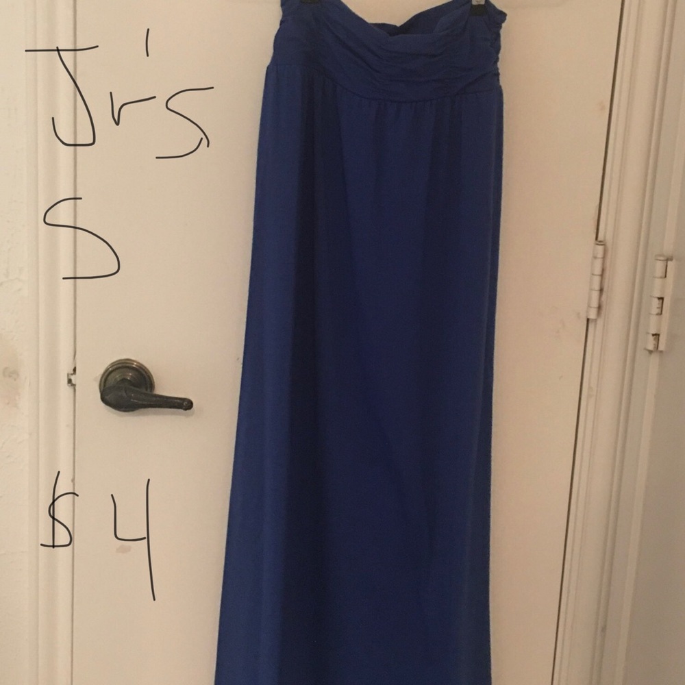 Maxi; girls fits like girls XL; juniors size small